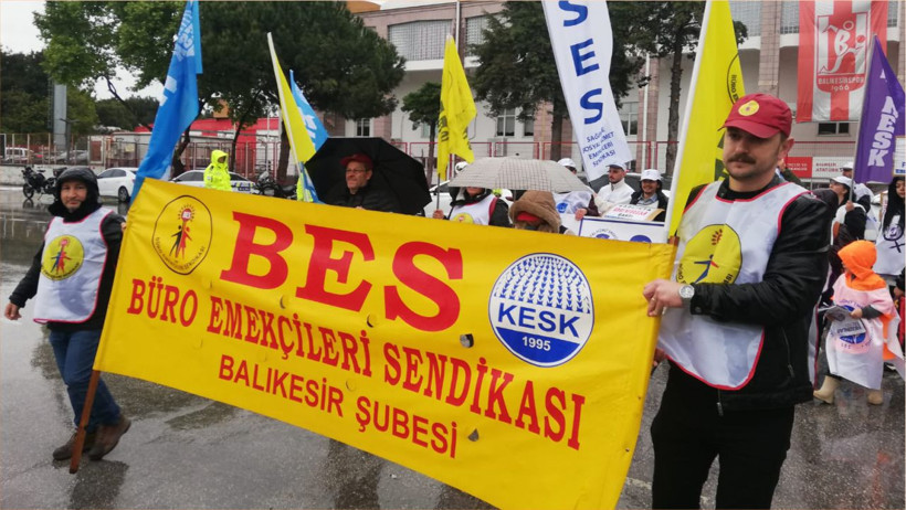 BES’ten Tepki: “Kamu Hizmetleri Bir Bütündür, Yoksulluk Sınırının Üzerinde Ücret İstiyoruz”