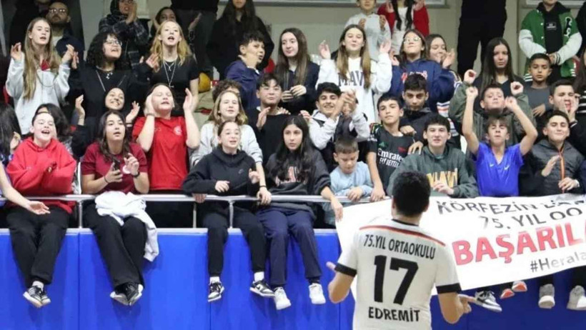 Edremit'te Öğretmenler Voleybol Turnuvası Nefes Kesti