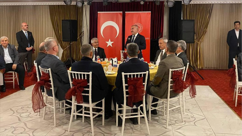 Balıkesir İl Millî Eğitim Müdürü Murat Demir’e Veda Yemeğinde Duygusal Anlar ve Başarı Dilekleri