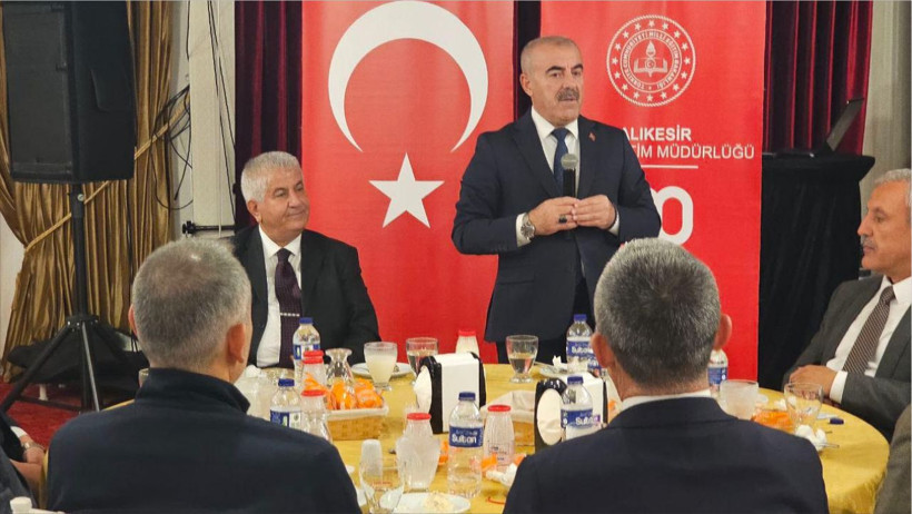 Balıkesir İl Millî Eğitim Müdürü Murat Demir’e Veda Yemeğinde Duygusal Anlar ve Başarı Dilekleri