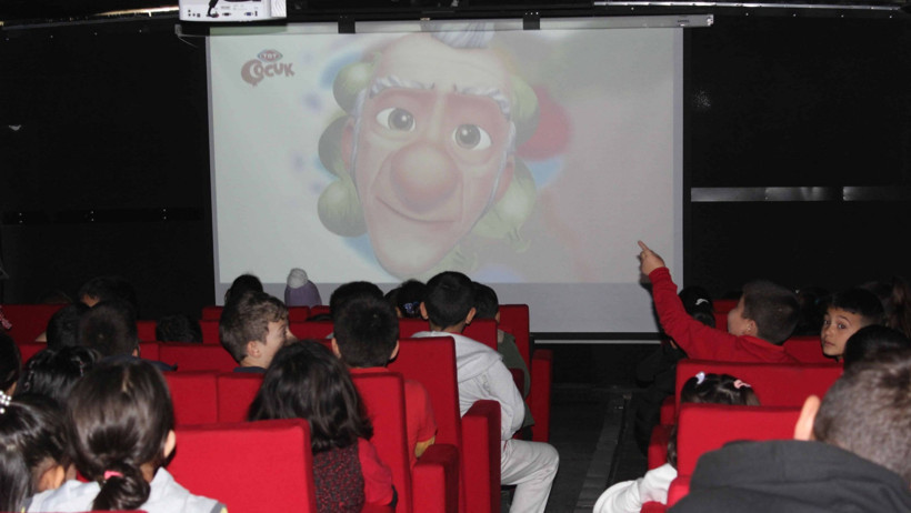 Burhaniye’de Gezici Sinema Heyecanı