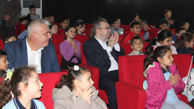 Burhaniye’de Gezici Sinema Heyecanı