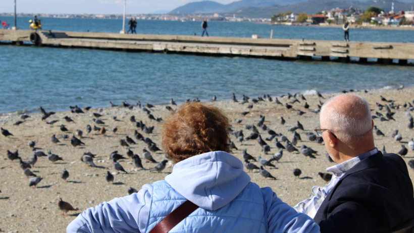 Körfez Sahilleri Emekliler İle Kuşlara Kaldı