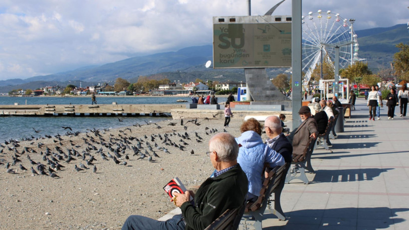 Körfez Sahilleri Emekliler İle Kuşlara Kaldı
