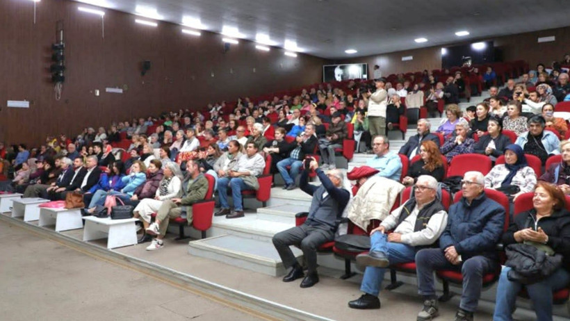 Engelli Millî Yüzücü Hamit Demir, Edremit’te Umut Işığı Oldu