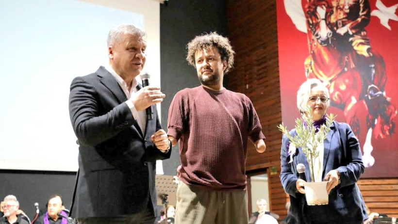 Engelli Millî Yüzücü Hamit Demir, Edremit’te Umut Işığı Oldu