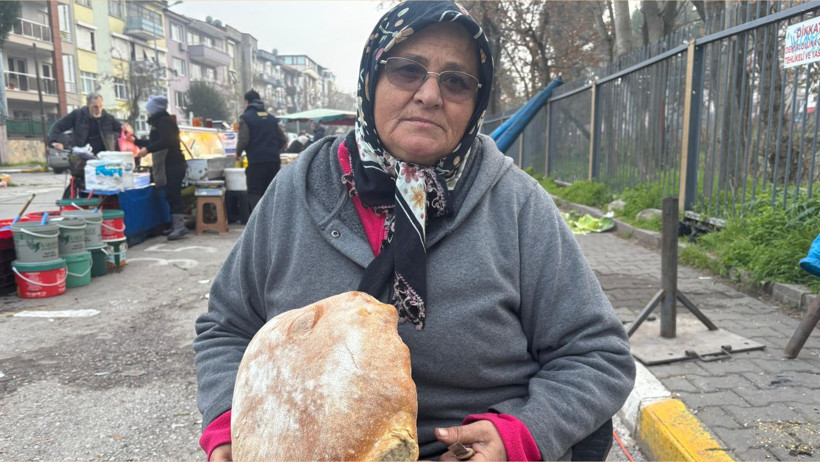 58 Yaşındaki Nazmiye Zeybek’ten 5 Atalık Buğdayla Geleneksel Ekmek Üretimi
