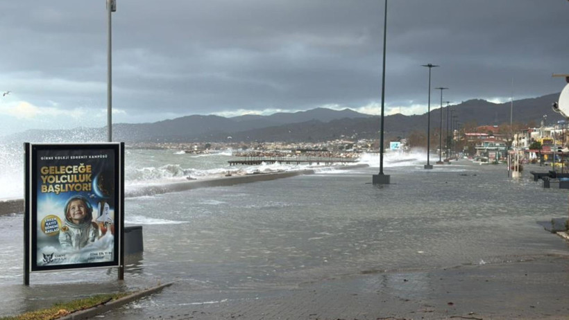 Meteoroloji Genel Müdürlüğü 2. Bölge Müdürlüğü İzmir Bölge Tahmin ve Erken Uyarı Merkezi, Kuzey Ege için fırtına uyarısı yayımladı. 