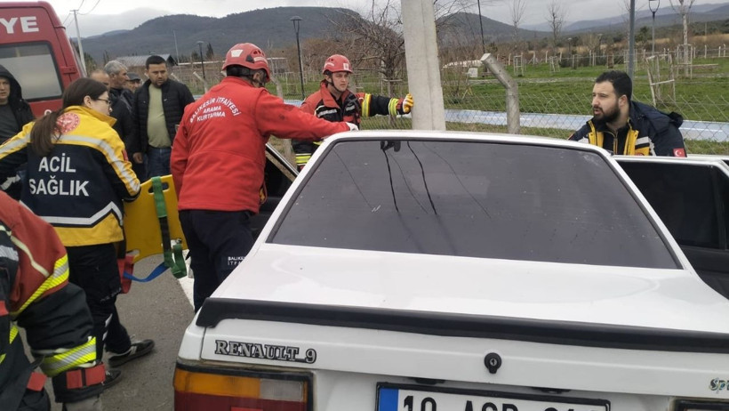 Havran’da Otomobil Aydınlatma Direğine Çarptı: 1 Yaralı