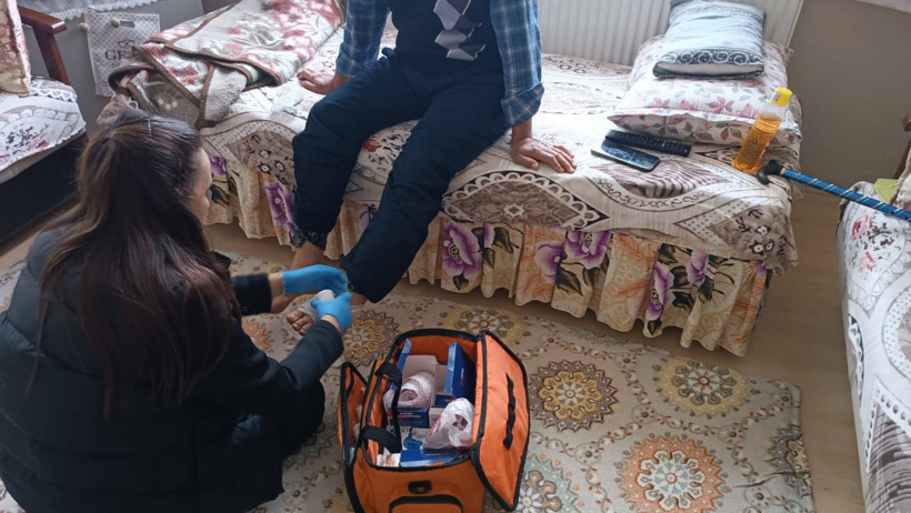 Kepsut’ta 1 Günde 28 Enjeksiyon, 85 Kişiye Yemek