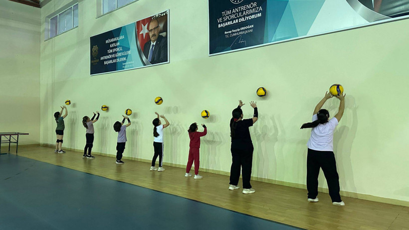 Kepsut’ta 1 Günde 28 Enjeksiyon, 85 Kişiye Yemek