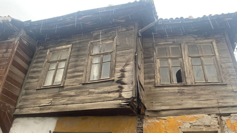 Balıkesir'in Bu Evinde Bir Zamanlar Hayat Vardı, Şimdi Tehlike Var
