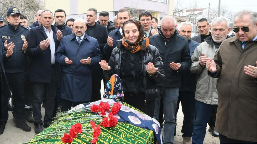 Balıkesir Karesi Şamlı Mahallesi’nde Cemile Demirbay Son Yolculuğuna Uğurlandı
