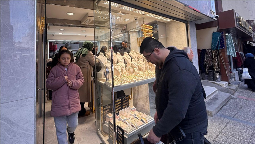 Balıkesir’de Kuyumcularda Altın Kalmadı Mı? Gram Altına Talep Arttı, Makas 700 TL’yi Gördü