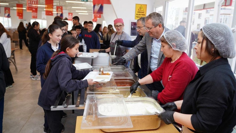 Ayvalık’ta Öğrencilere 30 TL’ye Yemek İmkanı