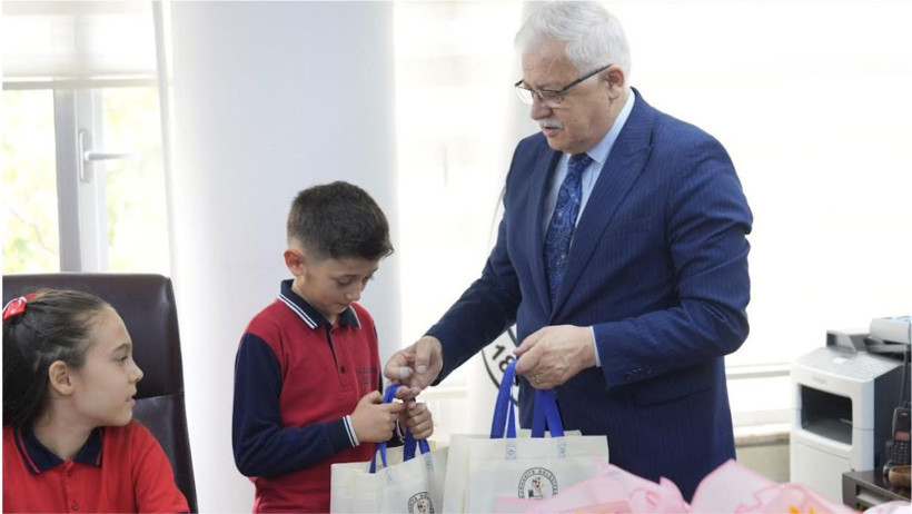 Burhaniye’de 23 Nisan’da Başkanlık Koltuğu İdil Özkan’a Devredildi