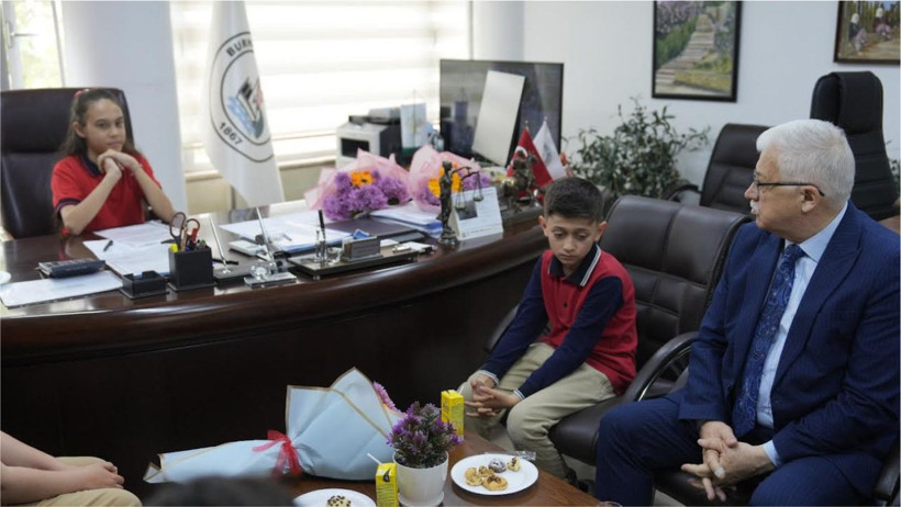 Burhaniye’de 23 Nisan’da Başkanlık Koltuğu İdil Özkan’a Devredildi