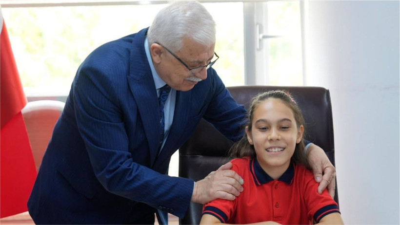 Burhaniye’de 23 Nisan’da Başkanlık Koltuğu İdil Özkan’a Devredildi