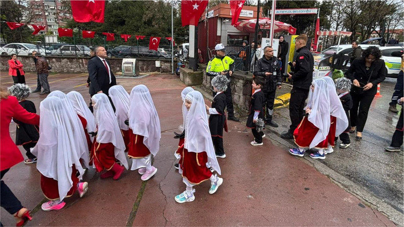 Balıkesir’de 23 Nisan Gösterileri Yapıldı: Kurtdereli Spor Salonu’nda Renkli Anlar