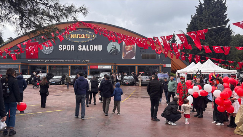 Balıkesir’de 23 Nisan Gösterileri Yapıldı: Kurtdereli Spor Salonu’nda Renkli Anlar