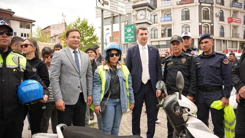Balıkesir’de Motosiklet Sürücülerine Kask Dağıtıldı
