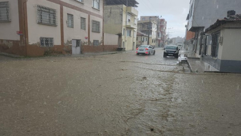 Edremit'te Sokaklar Dereye Döndü