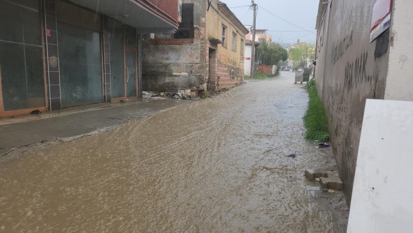 Edremit'te Sokaklar Dereye Döndü