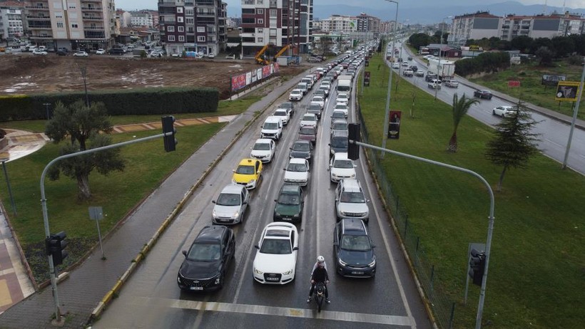 Edremit'te Uzun Araç Kuyrukları Oluştu!