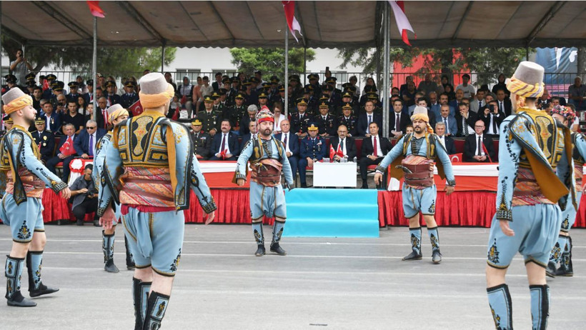 Balıkesir'de 6 Eylül Kurtuluş Gününde Renkli Görüntüler - Resim: 4