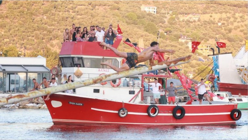 Görüntüler Balıkesir’den: Deniz ve Kabotaj Bayramı Kutlandı