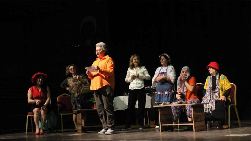Susurluk'ta Kadın Tiyatrosu Sahne Aldı