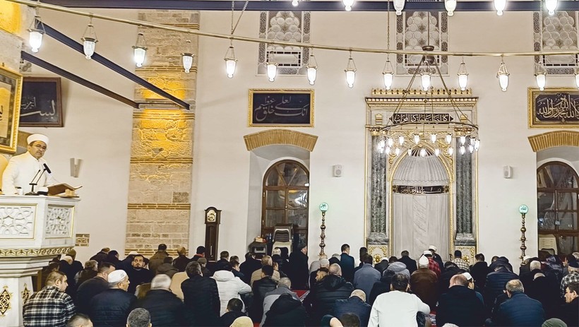 Balıkesir Zağnospaşa Camisinde kılınan teravih namazından görüntüt Balıkesir'de 2025'in İlk Teravih Namazı Kılındı