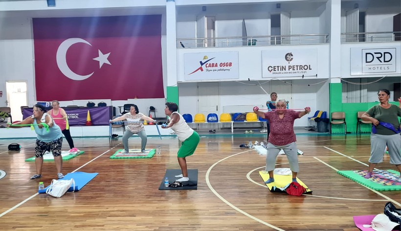 Edremit’te Kadınlar Sabah Sporu ile Güne Zinde Başlıyor