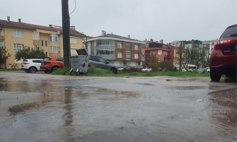 Balıkesir’de Geceyi Yıldırımlarla Yağmur Damlaları Aydınlattı! 2