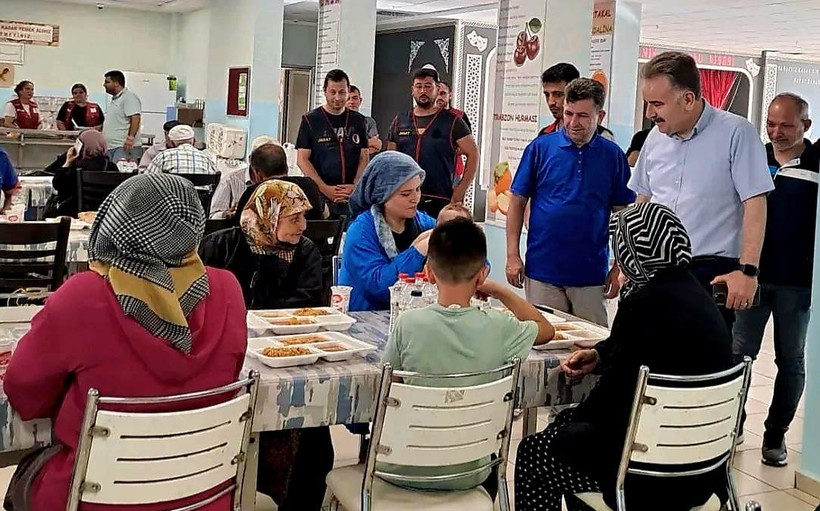 Yangın Bölgesinden Tahliye Edilen Vatandaşlara Moral Ziyareti