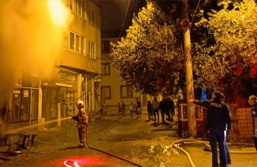 Burhaniye’de Sabaha karşı İşyeri Yangını