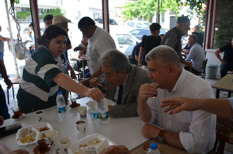  Tatilde Çalışıyorlar, Çünkü Baba Onlar İçin Her Şey                                    