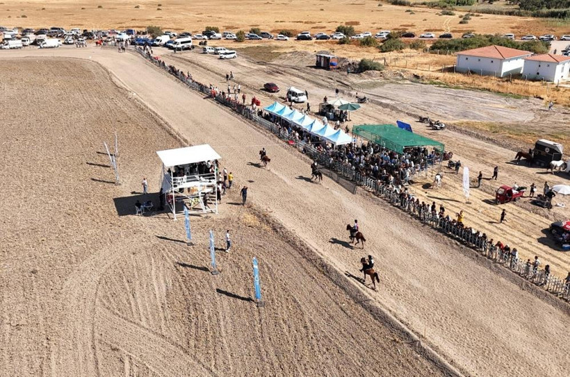 Ayvalık’ta 1. Rahvan At Yarışları Düzenlendi - 2. resim