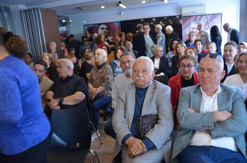 Balıkesir CHP’de Son Perde: Esin Balıbek Siyah-Kırmızıyla Sahneye Çıktı!