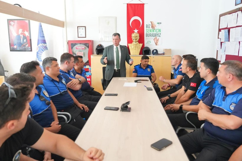  Burhaniye Zabıtasında Terfi Sevinci 