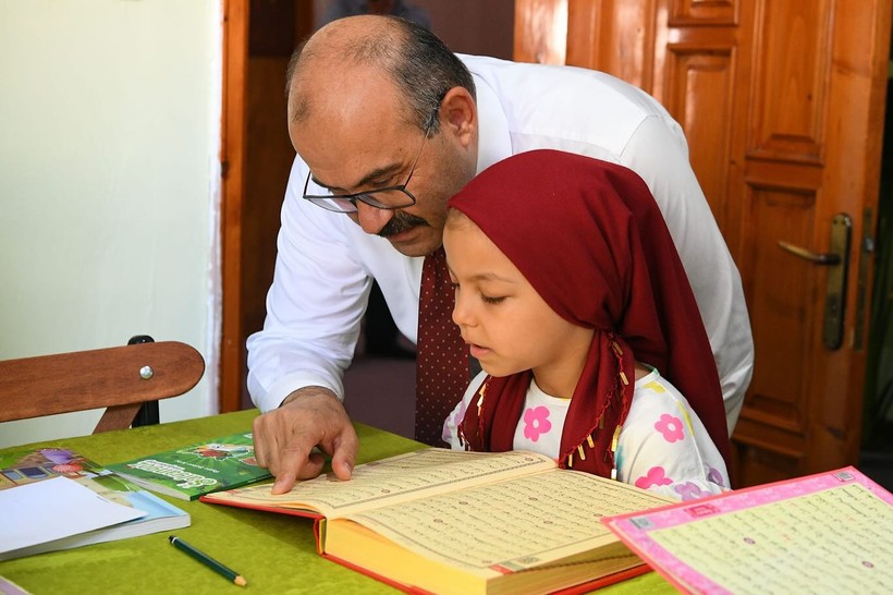 Vali Ustaoğlu Yaz Kur’an Kursunda Öğrencilerle Buluştu