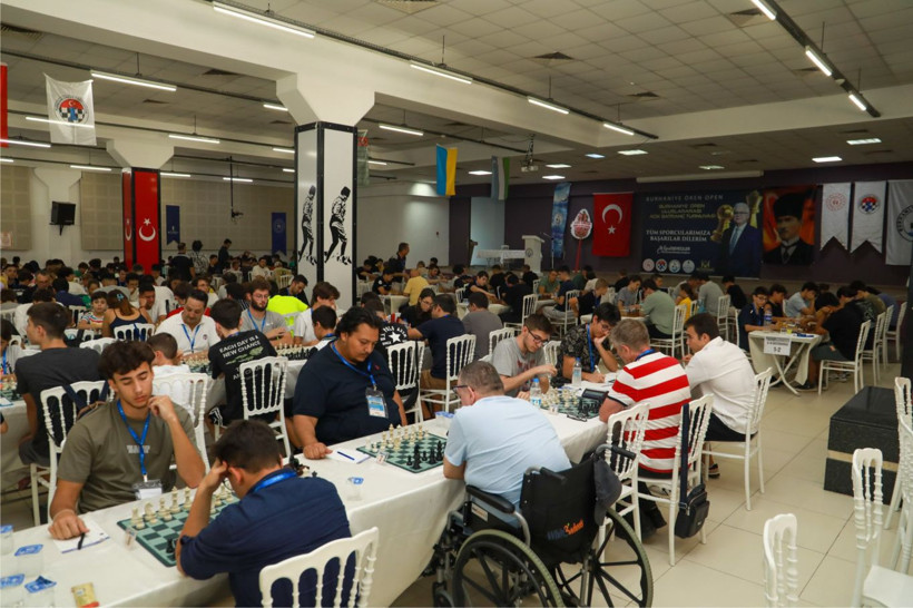 Satranç Turnuvası Burhaniye’de Başladı: Ödül Ne Kadar?