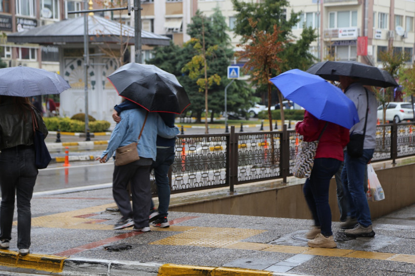 Balıkesir’de Özlenen Yağmur Şehri ve Doğayı Canlandırdı