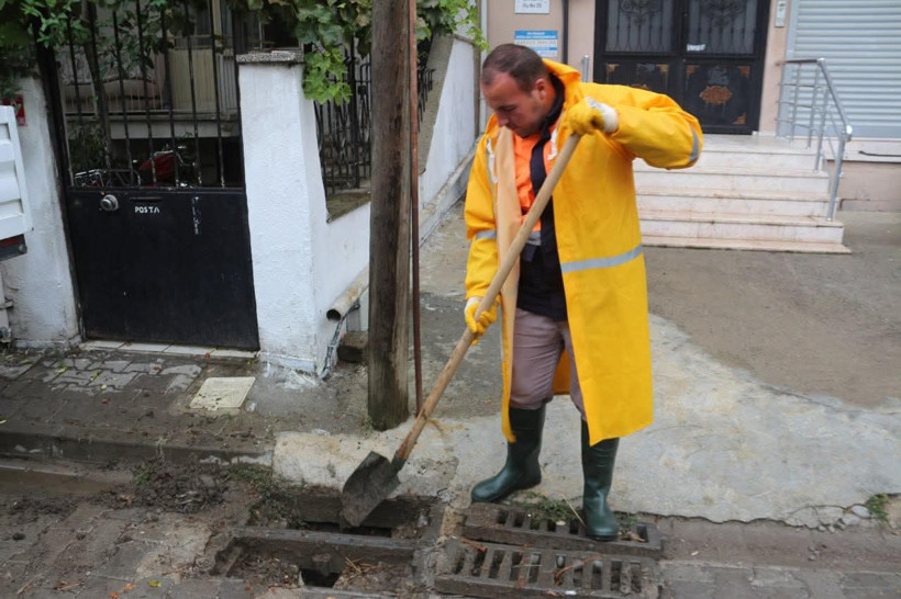 Edremit Belediyesi Ekipleri Yağmura Karşı Teyakkuzda