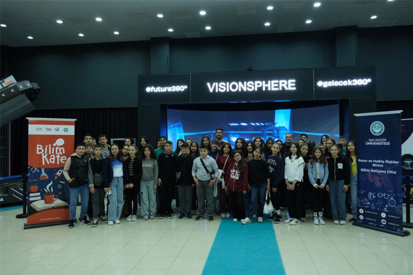 Balıkesir'de Gençler Türkiye’nin İlk 360° Simülasyon Merkezini Keşfetti - 3. resim