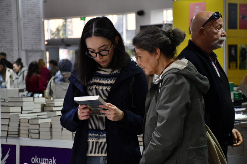 Edebiyat tutkunları Balıkesir Kitap Fuarı’nda salonları doldurdu - 2. resim
