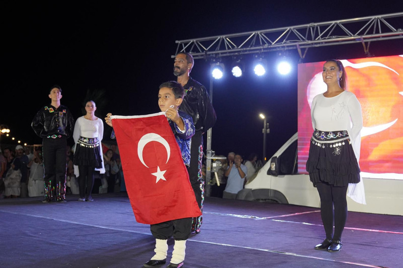 Görüntüler Olay Oldu! Balıkesir'de Erkeklerin dansı tepki çekti - Resim: 8