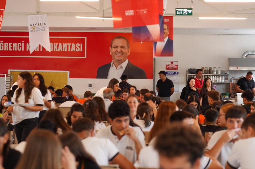 Ayvalık’ta 1700 Öğrenciye 3 Çeşit Yemek Sürprizi - Resim: 4