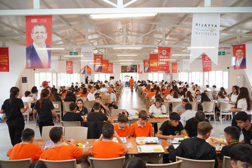 Ayvalık’ta 1700 Öğrenciye 3 Çeşit Yemek Sürprizi - Resim: 5