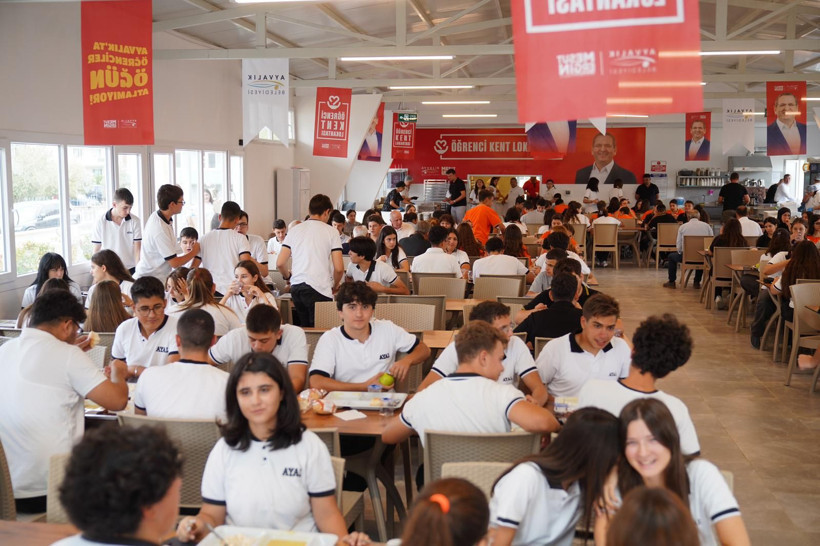 Ayvalık’ta 1700 Öğrenciye 3 Çeşit Yemek Sürprizi - Resim: 1